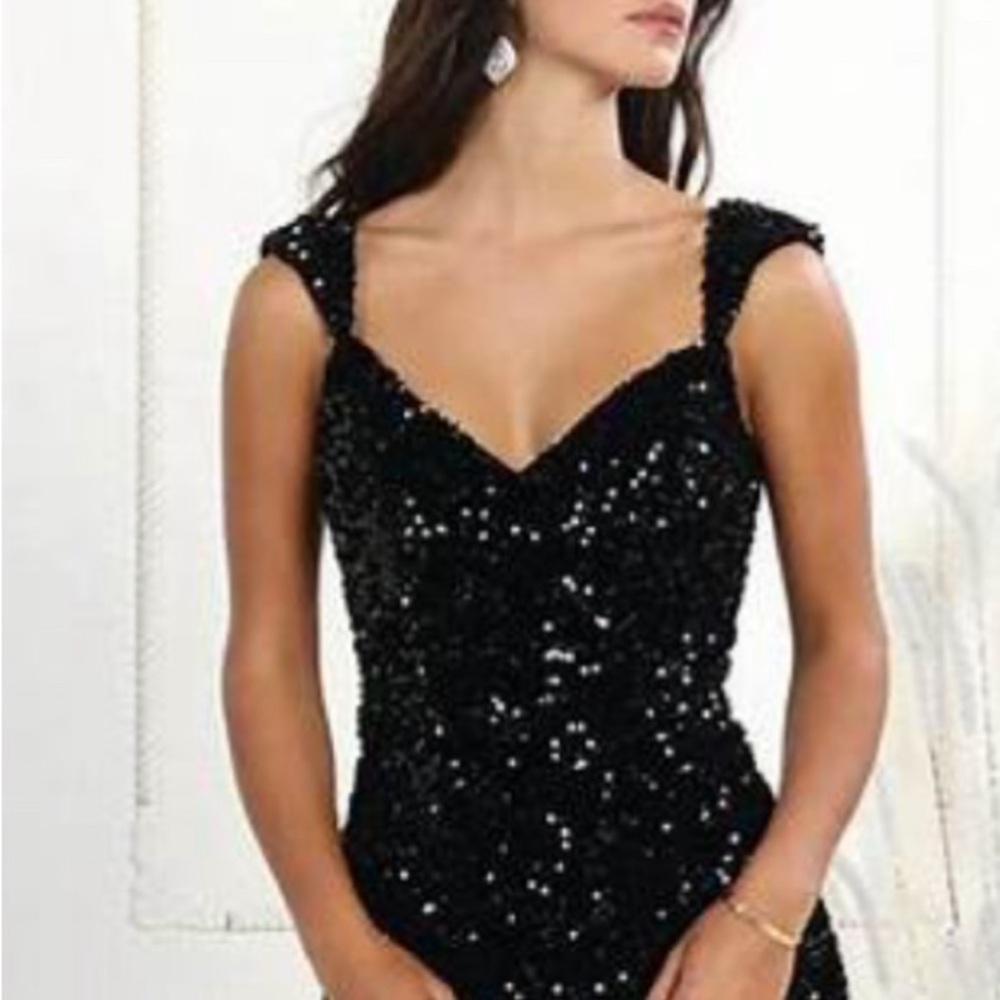 Black sequin gown 🔥size 8 NWOT